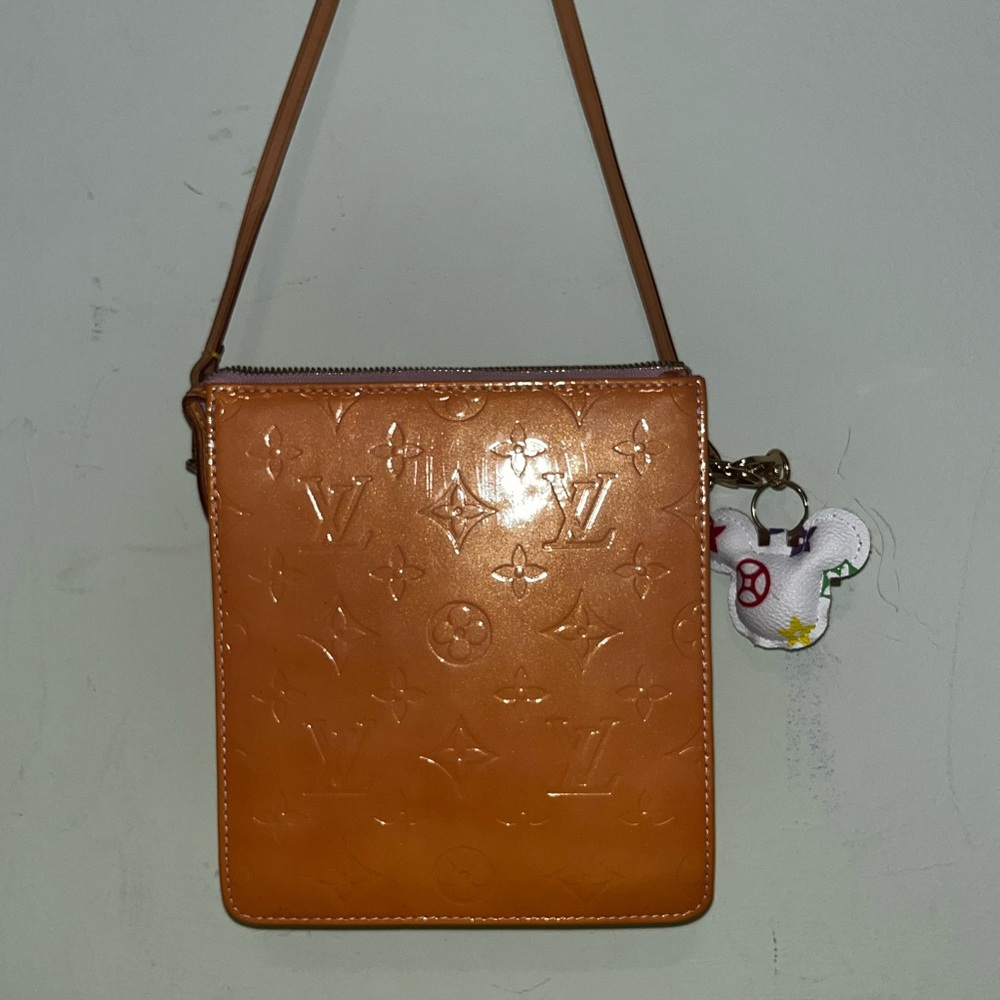 Louis Vuitton Vernis Moto Shoulderbag - Picture 9 of 10